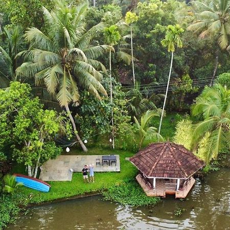 Sunsets And Palm Trees Bed & Breakfast Alappuzha Dış mekan fotoğraf